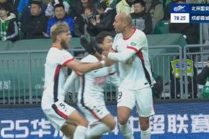 错进错出！第77分钟费利佩乱战破门，蓉城1-1追平国安