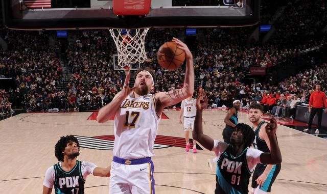 输球也有亮点！湖人暗藏新星轰21+4